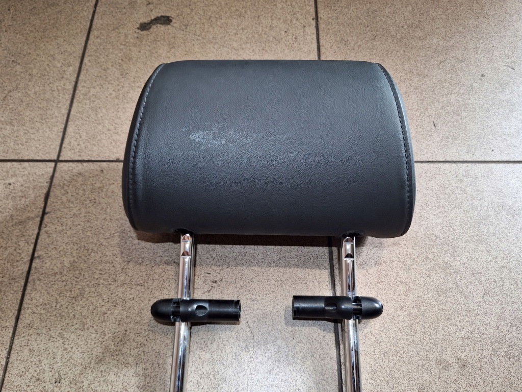 фото №1, Подголовник левый перед czarna кожа audi a4 b6