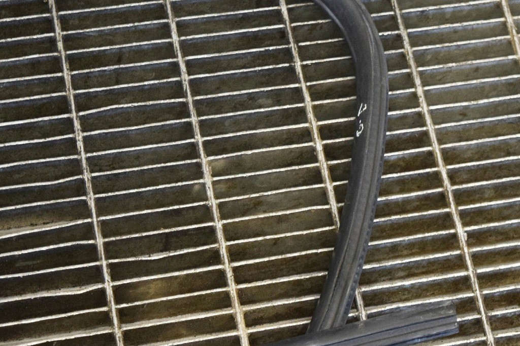 фото №6, Mitsubishi l200 triton kb задняя правая прокладка стекло резиновый 2012