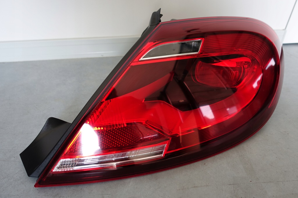 фото №1, Vw beetle 5c3 cabrio usa лампа правая задняя задняя sae