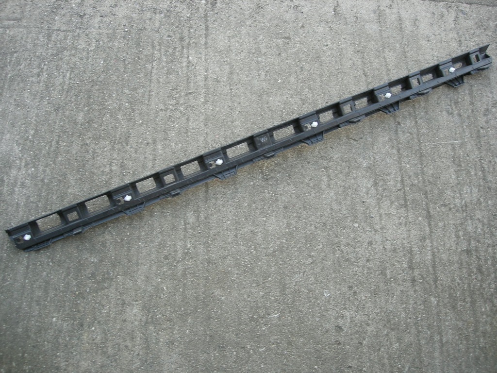 фото №1, Кронштейн накладки порога l vw passat b8 3g0853945