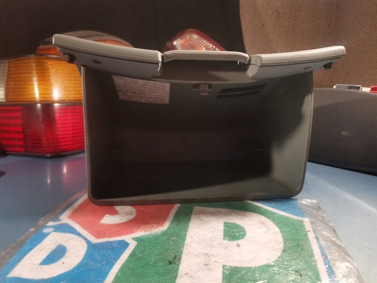 фото №4, Полка бардачок пассажира toyota yaris 5555052010