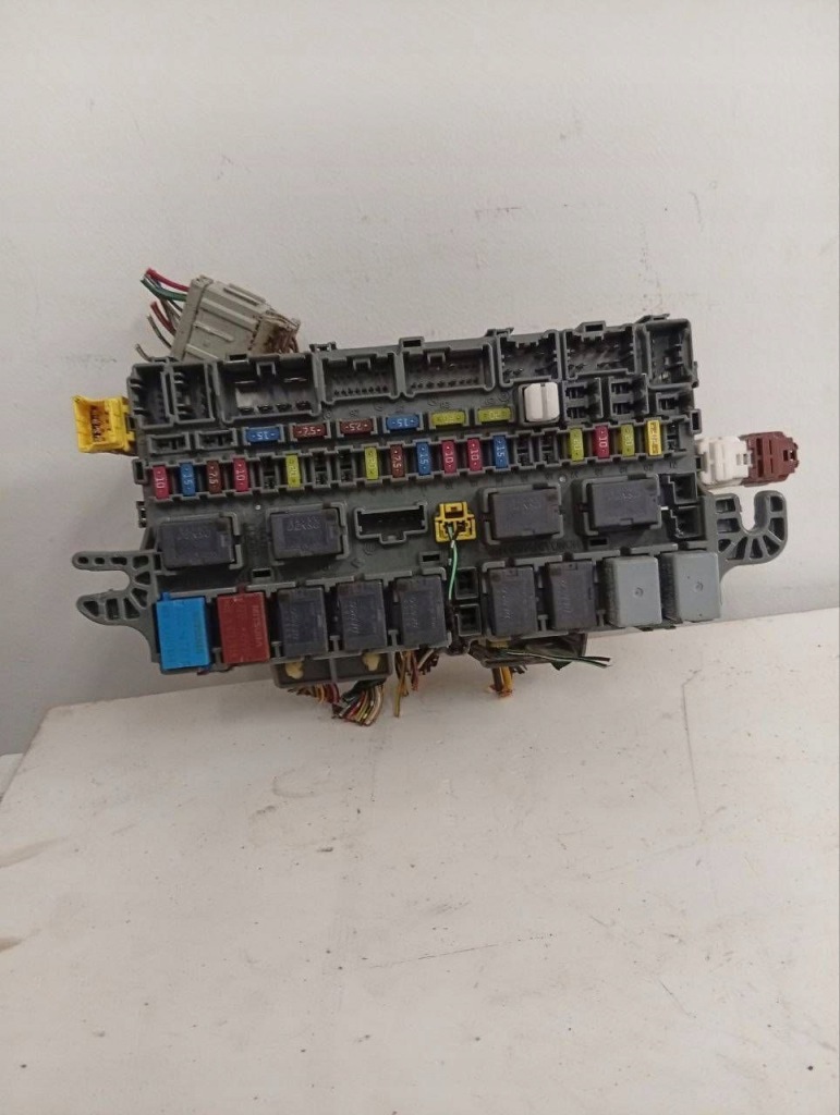 фото №1, Honda jazz 2005 рамка / модуль предохранителей