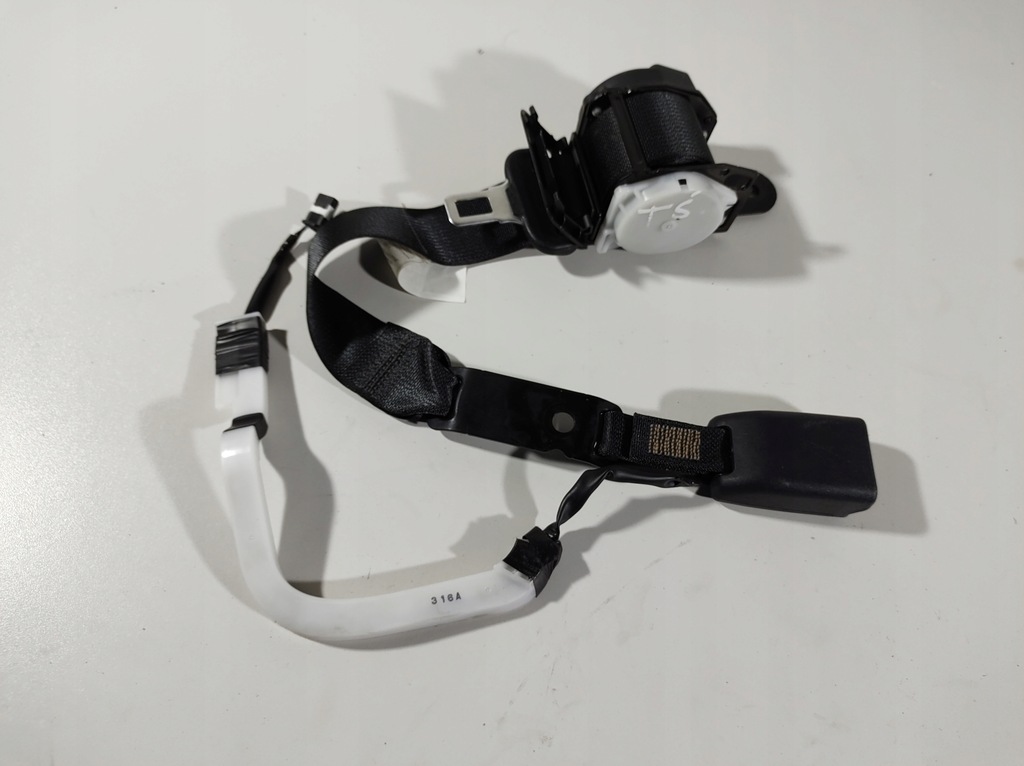 фото №1, Lexus is300h 13r pas безопасности задняя средний