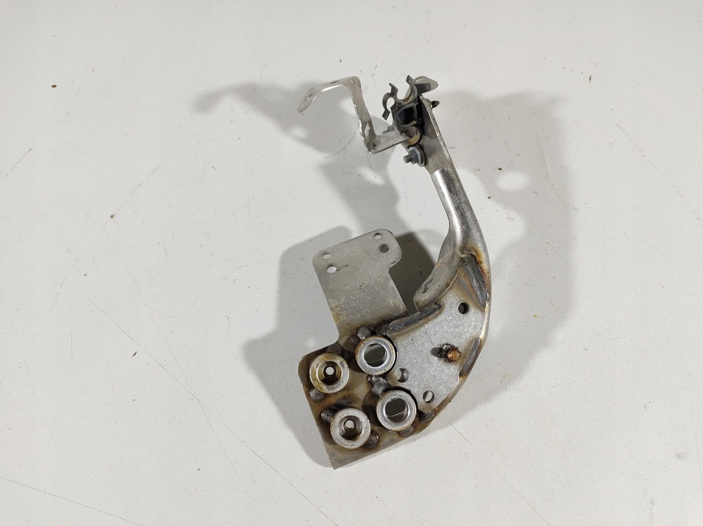 фото №9, Volvo v60 18r- кронштейн кронштейн катализатора