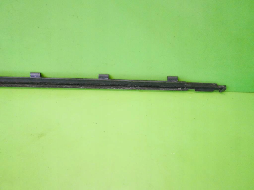 фото №9, Молдинг уплотнитель левая перед vw polo iv 9n hb 3d