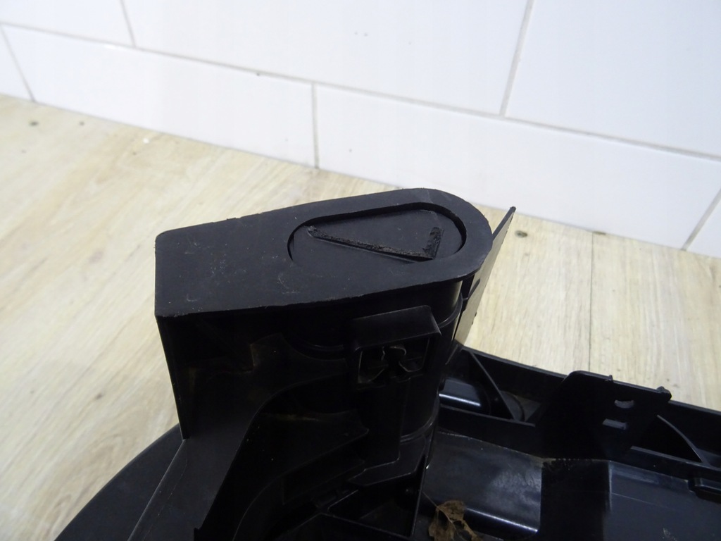 фото №11, Bmw 7 g70 жалюзи pas усилитель верхний 305a1273313