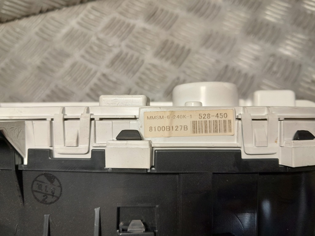 фото №8, Mitsubishi lancer viii 1.8 лічильник прилади 8100b127b