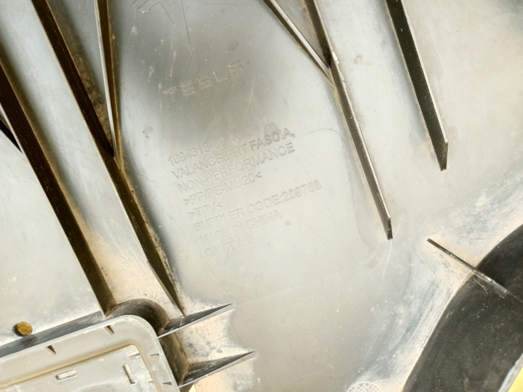 Tesla model 3 рестайлинг  23- накладка плита под бампер пол перед 1694313-00-k Доставка