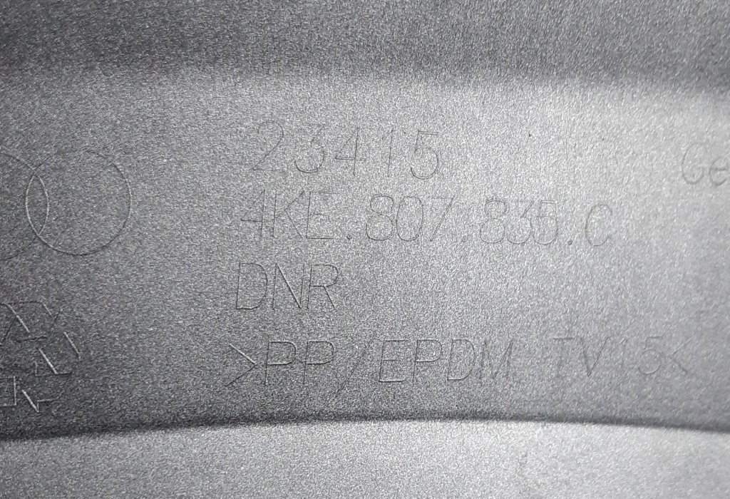 фото №8, Audi e-tron накладка спойлер бампера задня 4ke807835c