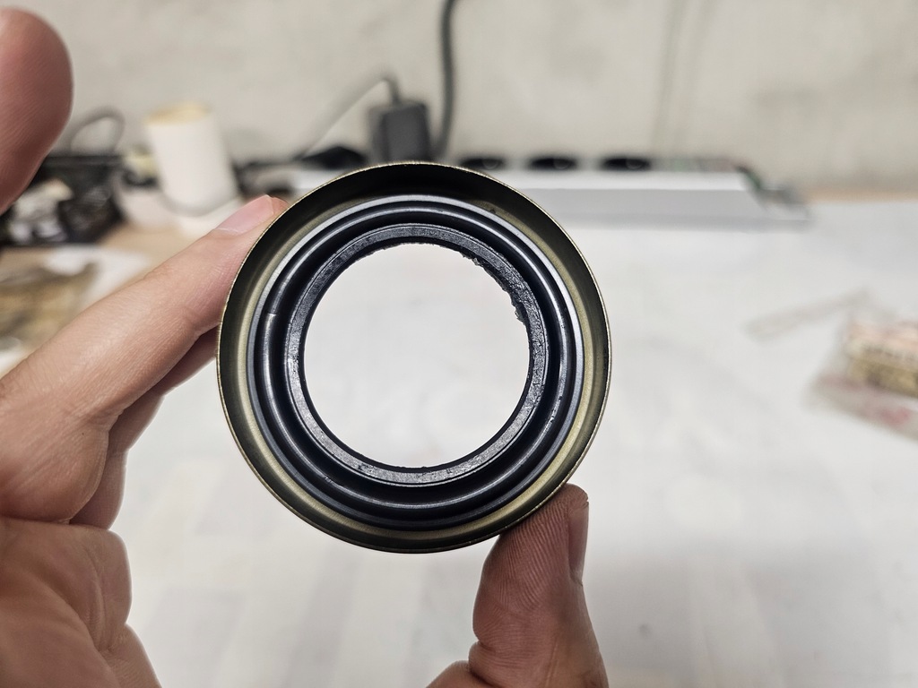 фото №5, Nissan patrol y61 сальник полуось задний задняя 43252-vb000