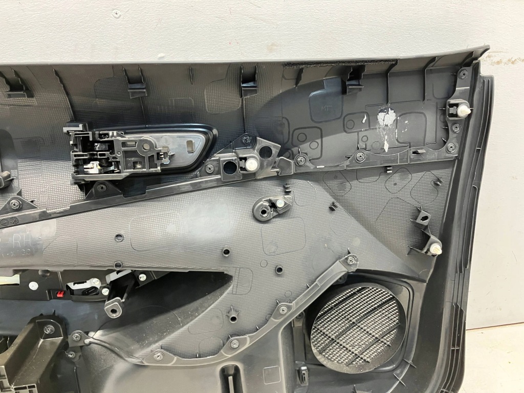 фото №10, Corolla e21 sedan обшивка обивка дверь передних правый перед материал