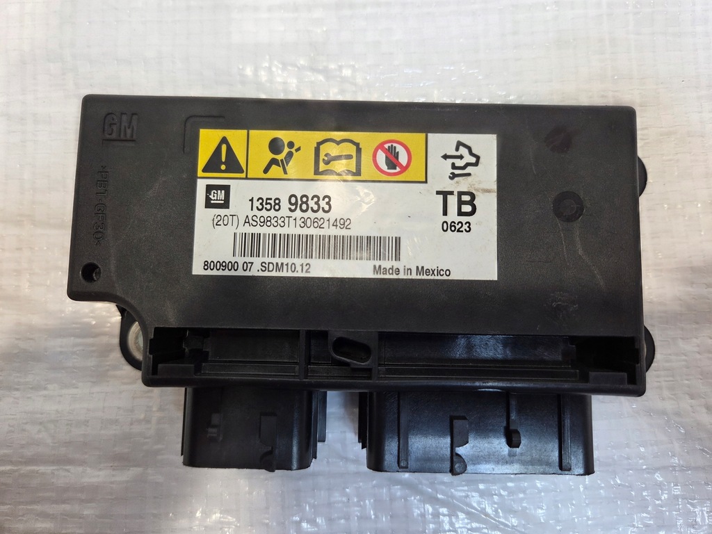 фото №1, Opel insignia a датчик модуль подушек подушка безопасности 13589833