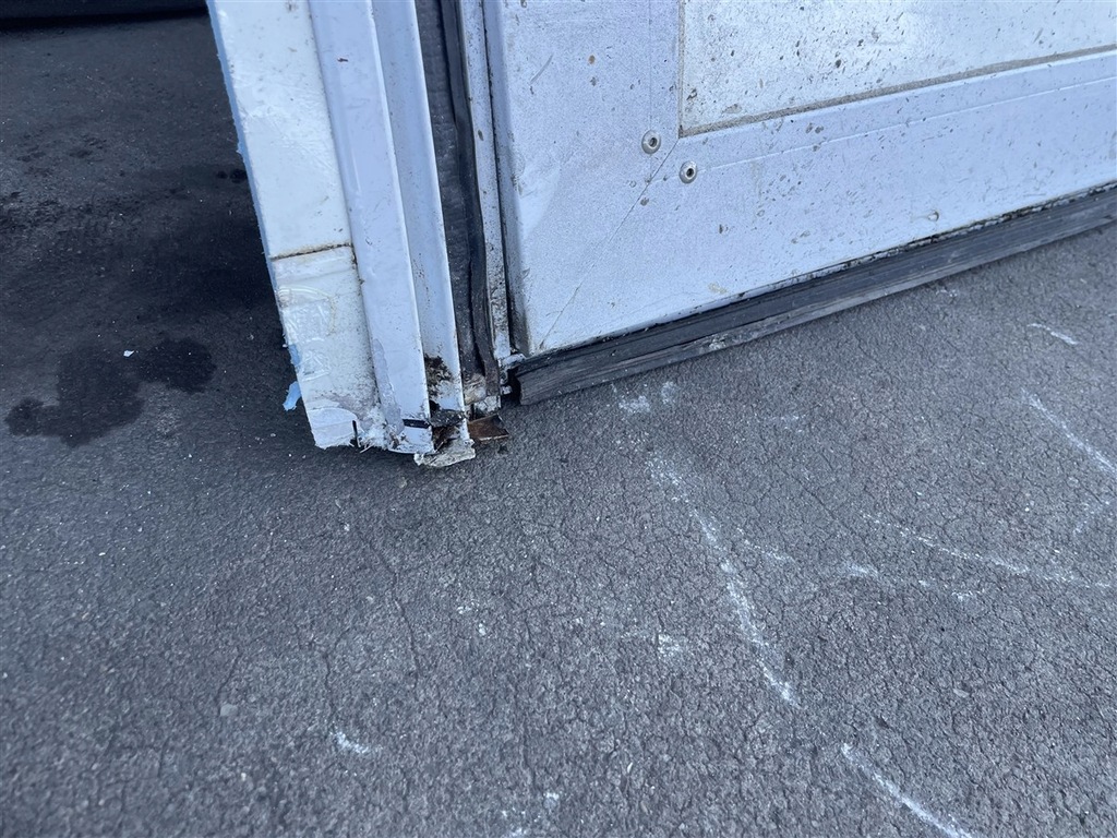 фото №13, Двері праве бічний + петлі рама рамка контейнер ізотермічний кузов коробка передач bus