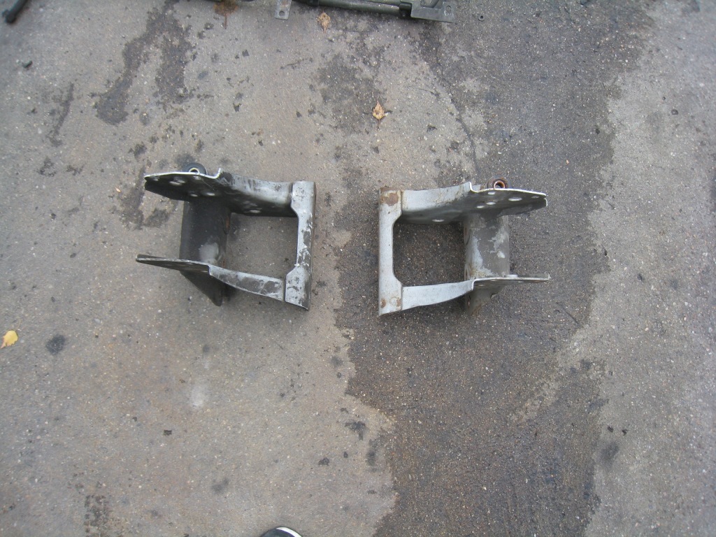 Кронштейн / кронштейн двигуна лівий renault mascott, dmc 6,5t '04-'10 Оригінал