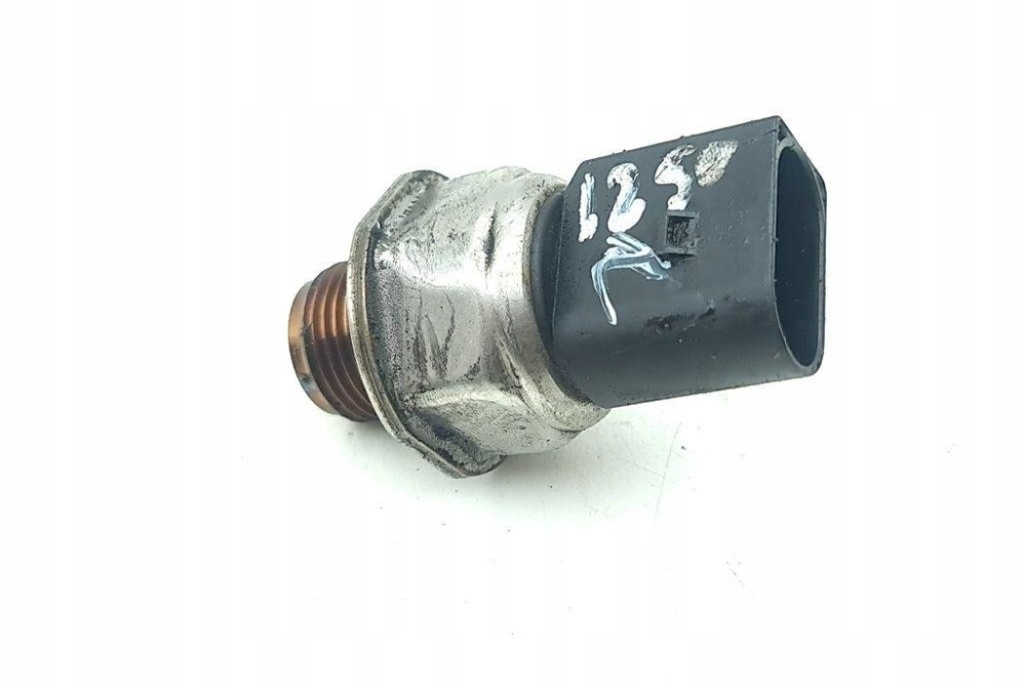 Датчик давления топливной  seat ateca kh7 04l906054u 1.6l дизель 2016 с Разборки