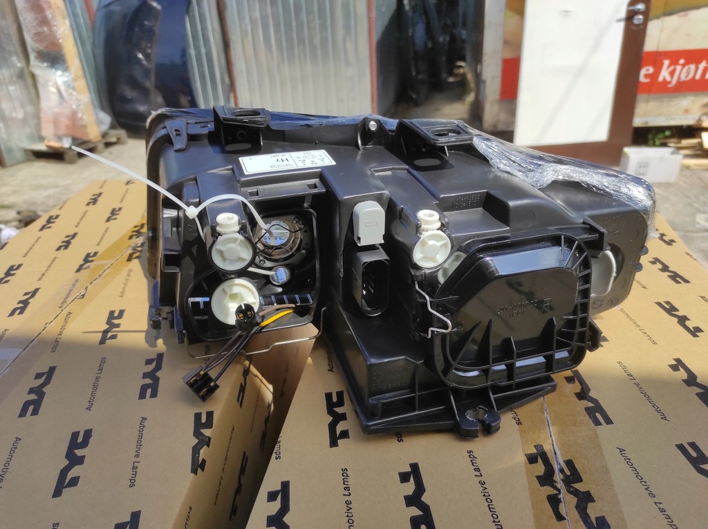 фото №6, Лампа перед правая audi a4 b6 h7+h7+py21w+w5w