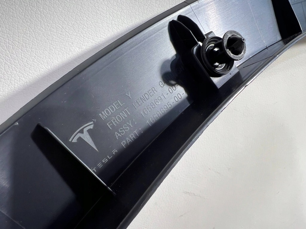 фото №10, Молдинг крыла левый перед tesla model y 20- 1658695-00-a