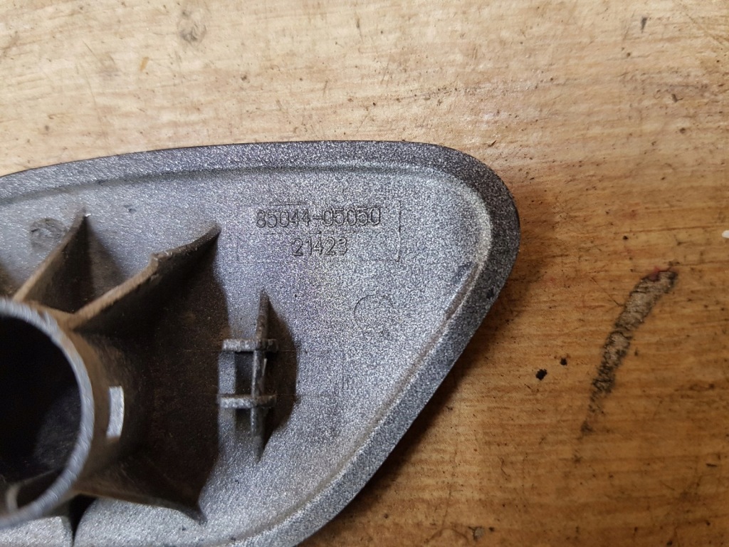 Накладка заглушка распылителя toyota avensis 2 Доставка