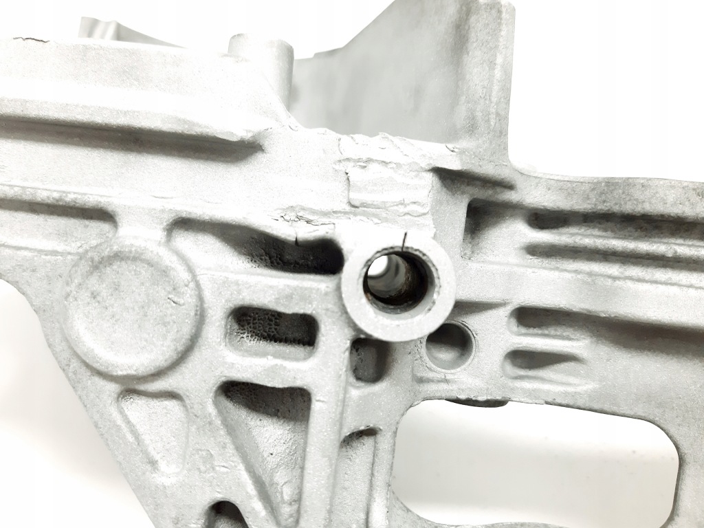 Vw passat b8 1.6 tdi dcx 04l903143d кронштейн генератора Зі Шроту