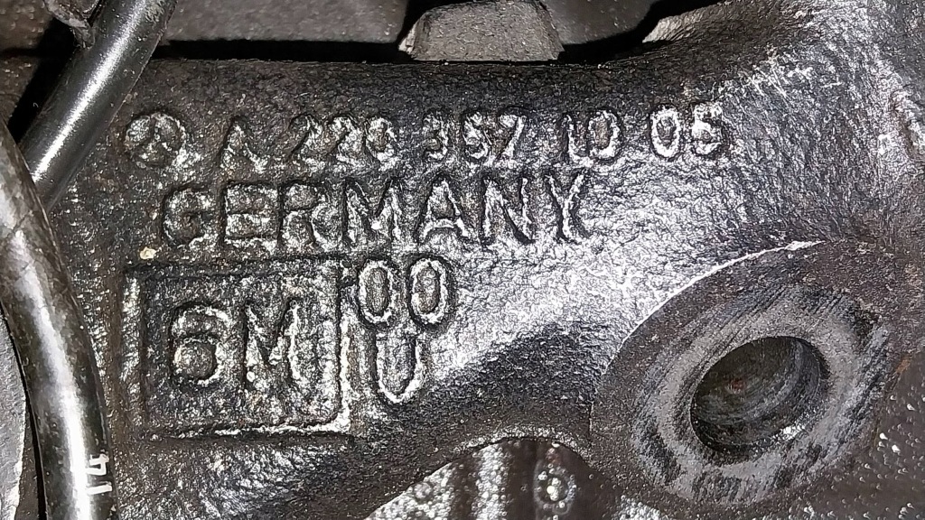 Поворотний кулак ступиця супорт правий задній a2203571005 mercedes s-klasa w220 amg Недорого