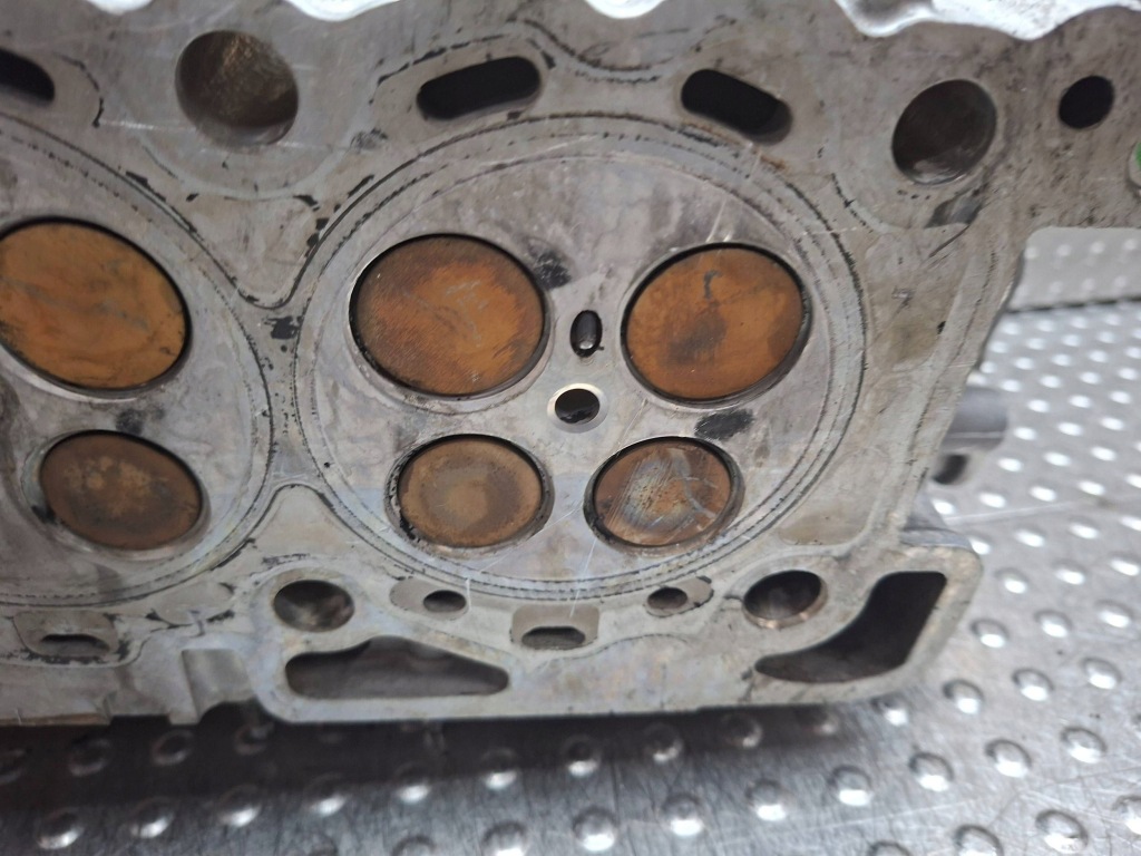 Головка двигуна правий 4r8q-6090 peugeot 407 citroen c6 2.7 hdi 2004- Київ