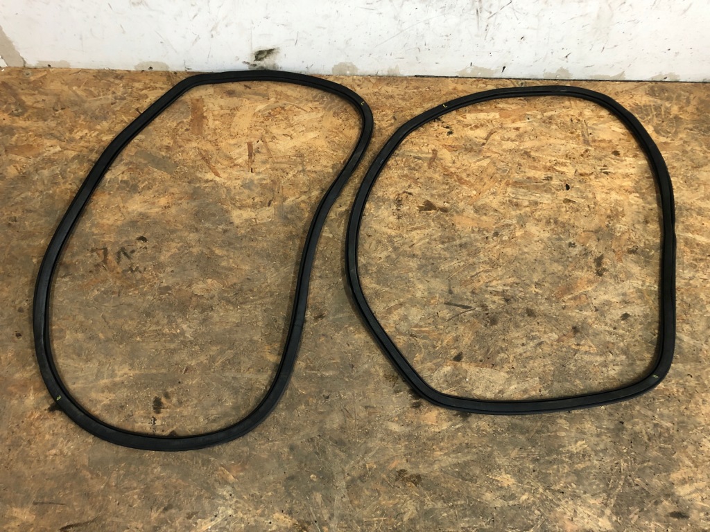 фото №1, Audi a3 8v прокладка дверь задних 8v4833721b