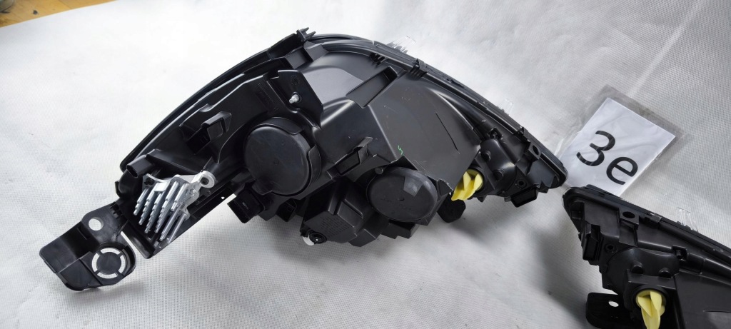 Peugeot 308 t9 рестайлинг  правый левый фара h7 + led 9816990580 9816990680 Оригинал