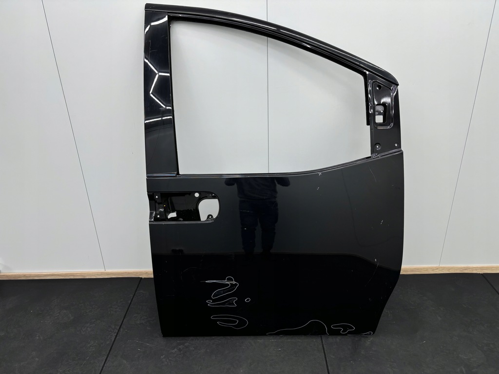 фото №1, Hyundai staria 2021r- двері передні праве перед