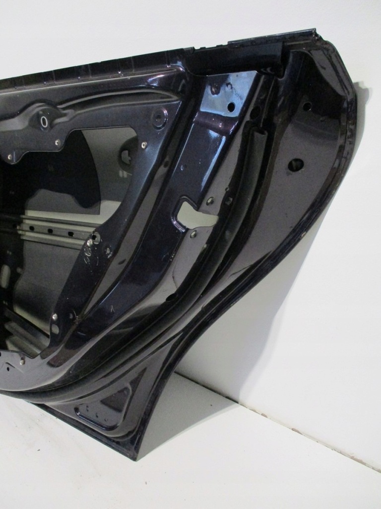 Дверей праве  задні mercedes 117 Київ