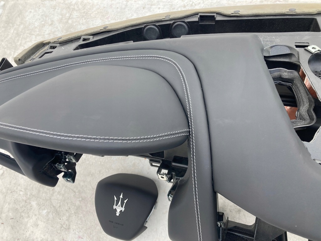 фото №7, Maserati levante белый nić приборная панель приборная панель консоль подушки безопасности ремни