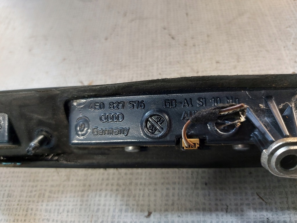 фото №7, Audi a8 d3 накладка крышки багажника 4e0827576