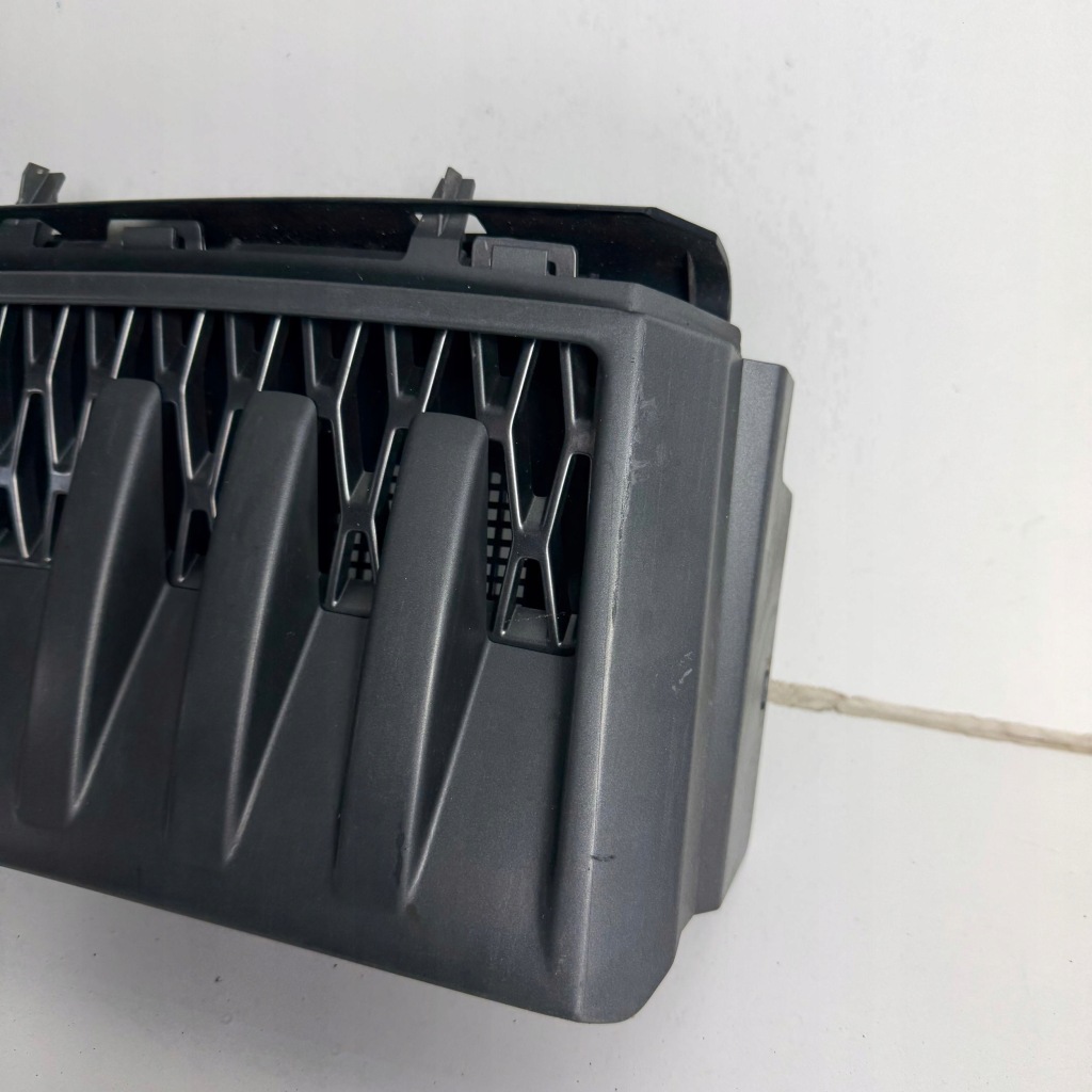 Решітка крила лівий перед range rover vouge l322 оригінальний номер ah4216a415bb в Україні