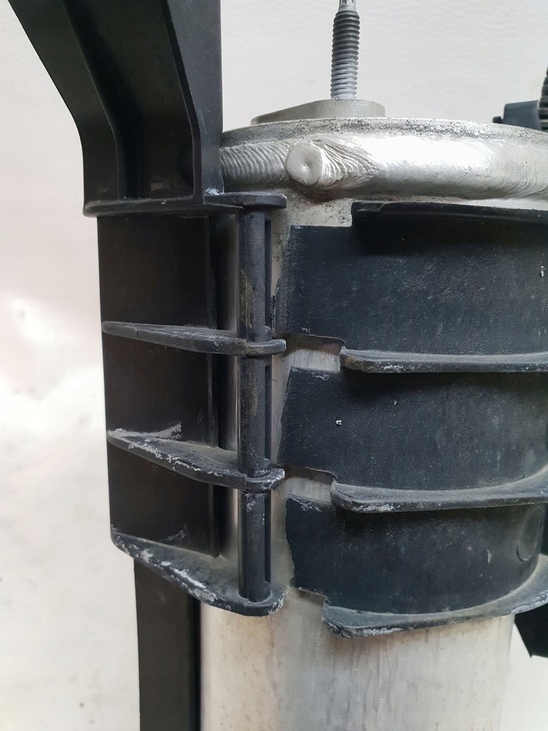 фото №8, Renault zoe 11-18 конденсатор осушувач кондиціонера кронштейн 921405885r