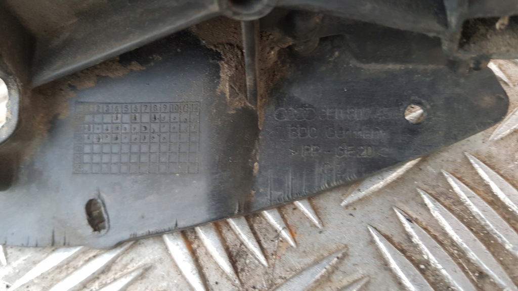 фото №10, Audi a4 b6 напрямна бампера задня лівий lub правий 8e0807453 8e0807454