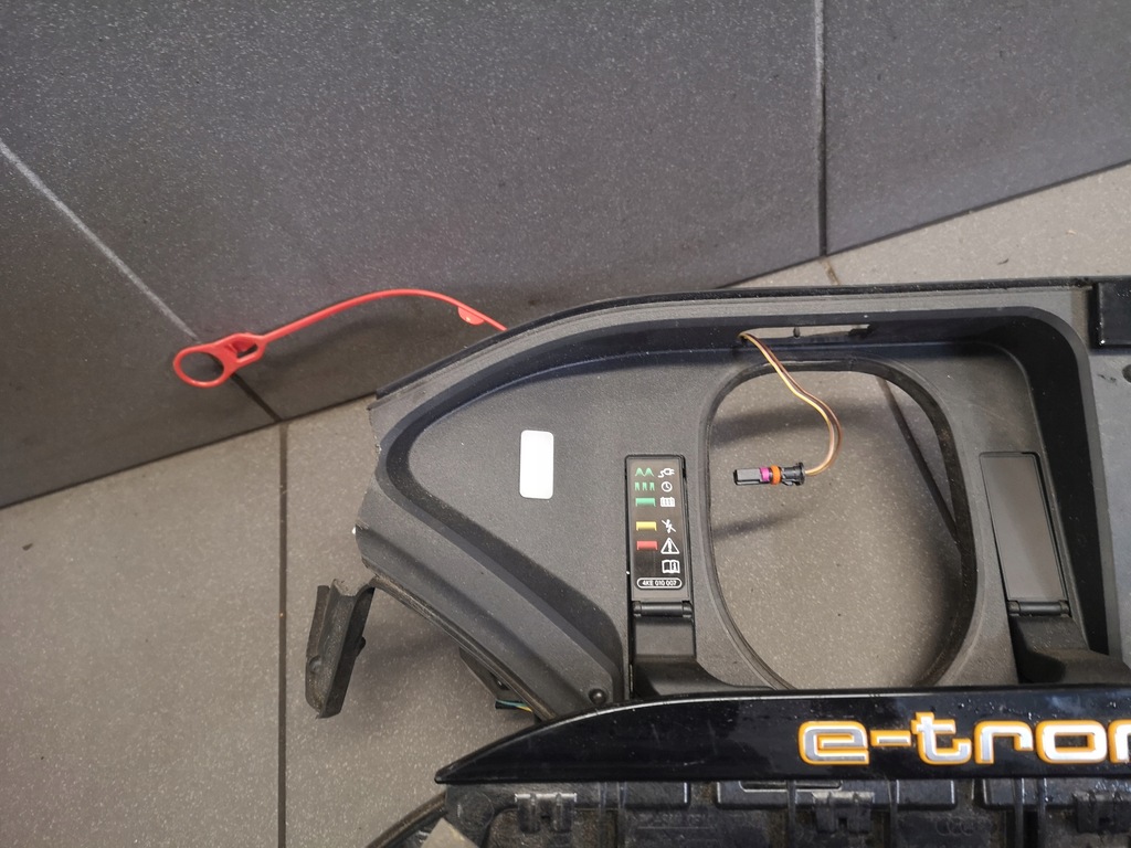 фото №9, Кришка роз'єм ładującego audi e-tron 4ke810001