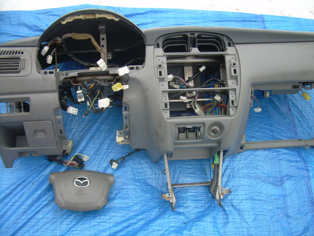 фото №5, Mazda premacy 99-05 приборная панель подушки безопасности ремни подушка безопасности