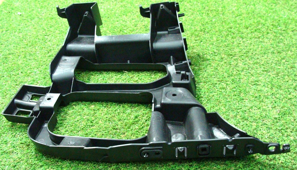 фото №6, Направляющая бампера правый задняя citroen c5 iii kombi sw 9681048580