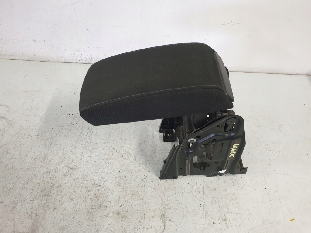 фото №1, Skoda octavia ii 06r подлокотник