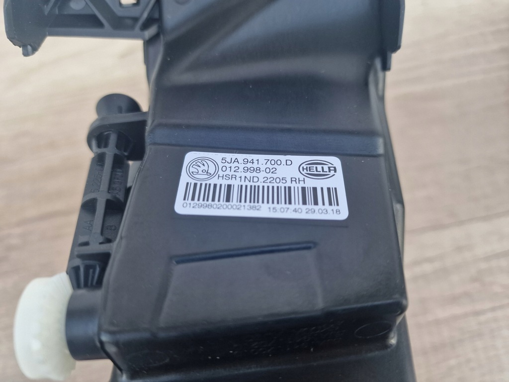 фото №3, Skoda rapid lift правый противотуманная фара новый оригинальный rh