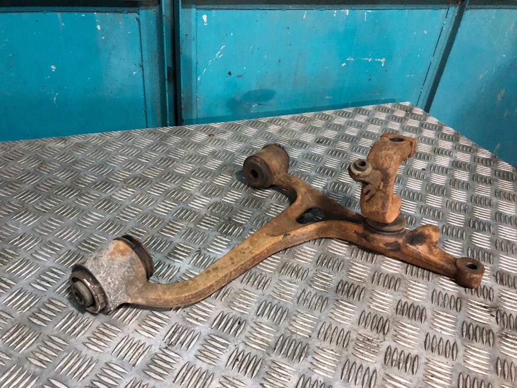 фото №1, Mercedes w220 4matic рычаг левый перед нижний