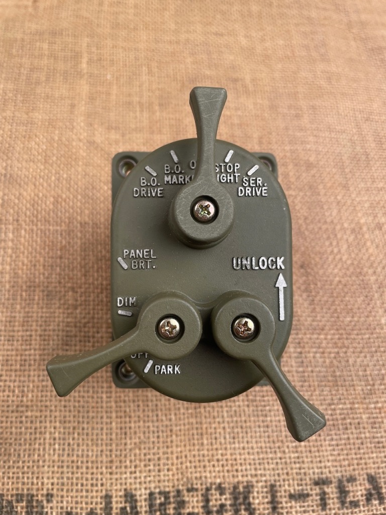 фото №1, Hummer hmmwv вимикач світла m998