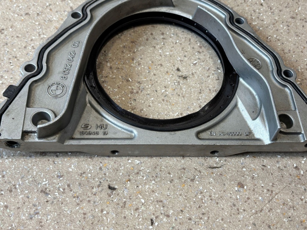 Часть двигателя bmw m5 f90 8092642 в Украине