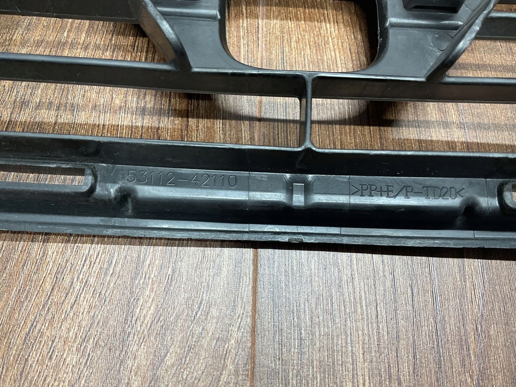 фото №9, Решітка середня бампера передній перед toyota rav4 5311242110