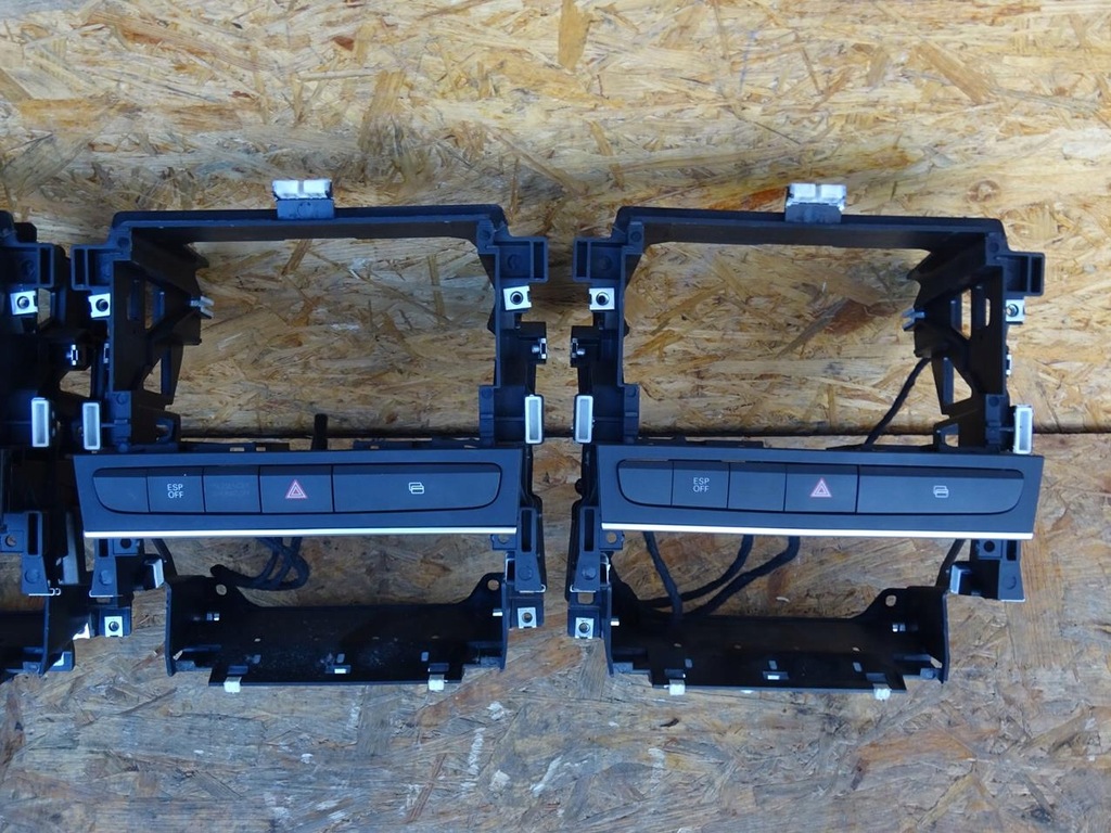 фото №9, Audi a3 8p рамка корзина радио навигации переключатели панель 2 din 8p0858005d