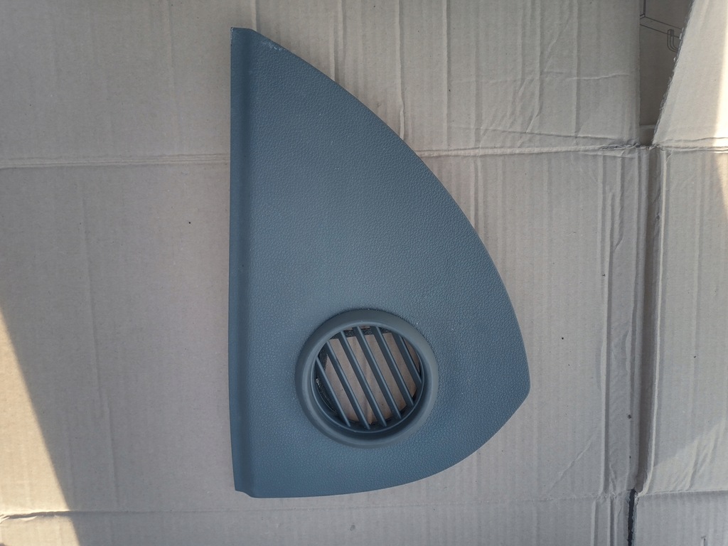 фото №1, Заглушка панелі права audi q7 4l0857086