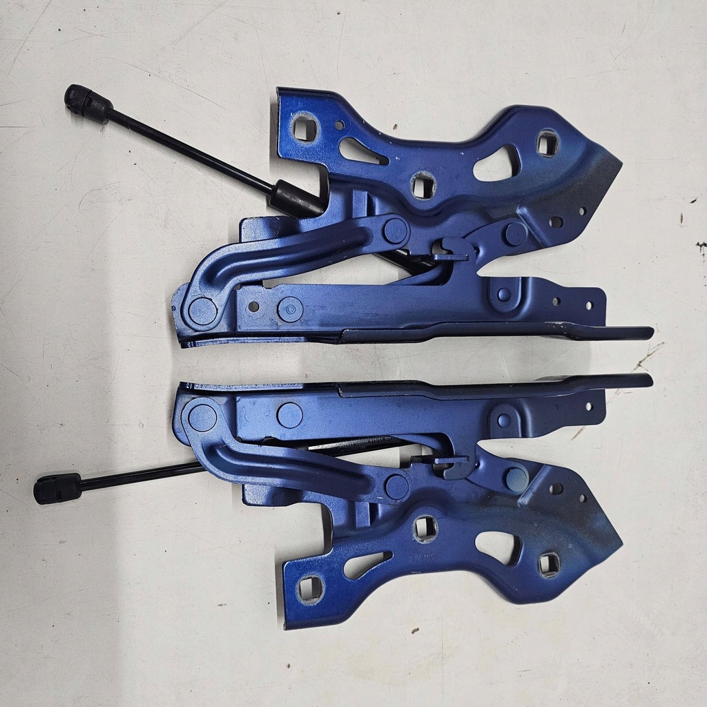 фото №1, Петлі капот maserati granturismo m189 670173045