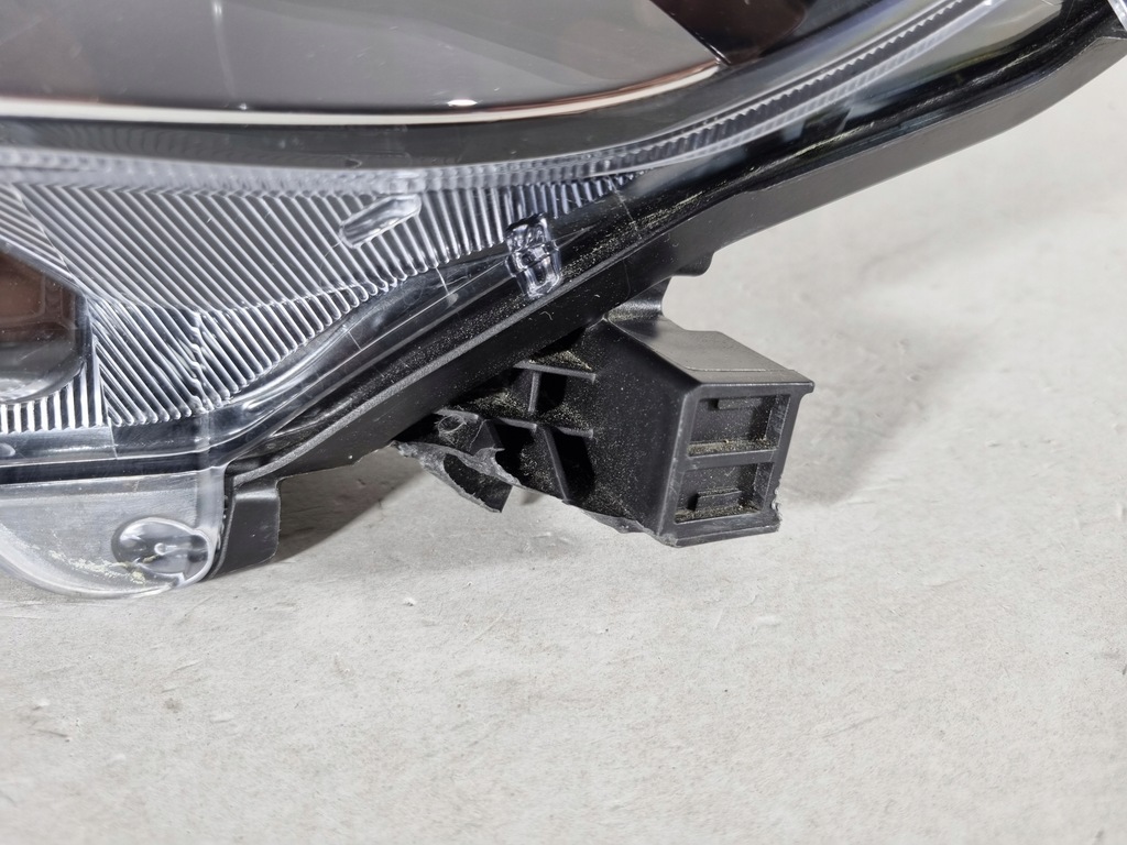 фото №13, Toyota hilux viii lift full led лампа левая перед