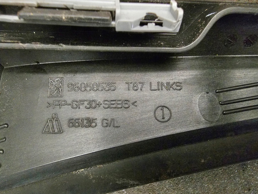 фото №8, Peugeot 5008 i 2009- молдинг стекло лобовое уплотнитель левая 96858535