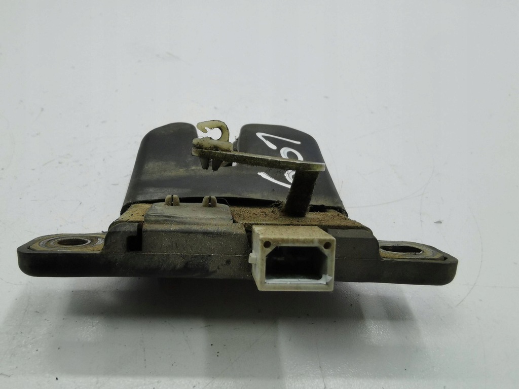 фото №5, Audi a4 s4 b5 8d 1997 замок крышки задний / багажника