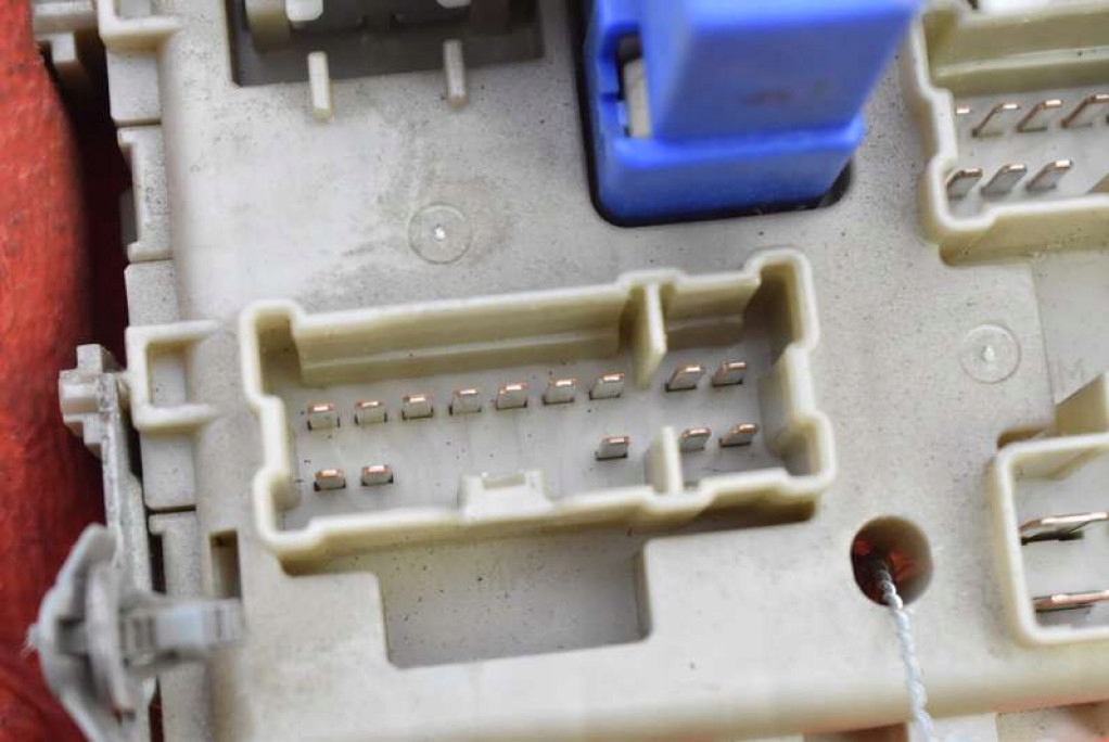 фото №9, Коробка предохранителей 24350 3y500 nissan maxima a33 3.0 v6 200 km 00-05